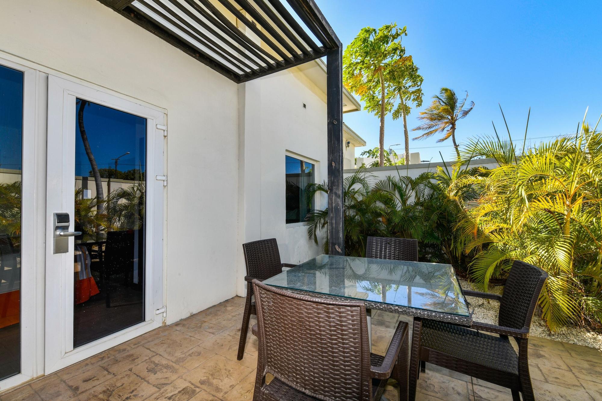 Talk Of The Town Beach Hotel & Beach Club By Gh Hoteles Oranjestad Zewnętrze zdjęcie